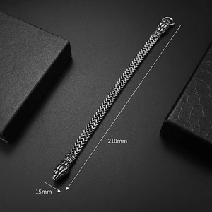 Brazalete Unisex Retro Europeo de Moda con Diseño de Serpiente Animal de Doble Cabeza, Acero Inoxidable y Aspecto Audaz - Product Image 3