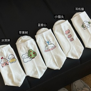 ถุงเท้าข้อกลางลายการ์ตูนอนิเมะสำหรับผู้หญิง ซึมซับเหงื่อได้ดี เหมาะสำหรับวัยรุ่นอายุ 18-40 ปี ลายไอศกรีม ต้นแอปเปิ้ล หัวใจสีฟ้า แมว - Product Image 3