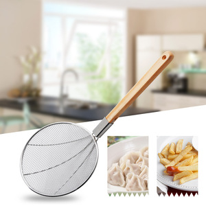 Passoire en acier inoxydable Chef's Blessing avec manche en bois, grande passoire de cuisine pour pâtes, frites, boulettes - Product Image 1