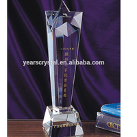 Trophées en cristal en forme d'étoile à cinq branches personnalisés en gros, bon marché, coupe en verre, trophée en cristal personnalisé, artisanat en cristal, style sportif, emballé dans une boîte cadeau