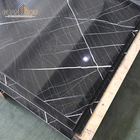 Panneaux muraux en PVC imperméables modernes 1220*2440/2800/2900mm, design marbre noir et or pour salle de sport