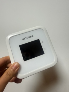 NETGEAR M6 MR6110-111AUS 5G โมบายไวไฟไร้สายพร้อมช่องใส่ซิมการ์ด รองรับ 4G LTE แบบดูอัลแบนด์ ใช้งานได้กับอุปกรณ์หลายชนิด - Product Image 2