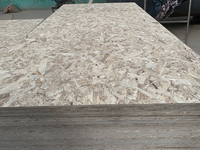 Tablero OSB (Tablero de Fibras Orientadas) con Acabado Mate Moderno para Construcción, Muebles y Embalaje