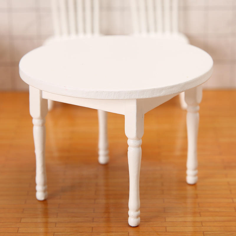 โต๊ะสีขาว