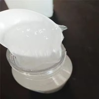 Pâte jaune clair à 70 %, CAS 68585-34-2, Sodium Lauryl Ether Sulfate (SLES) avec viscosité de 25000 m Pa.s. et solubilité dans l'eau 450 G/l
