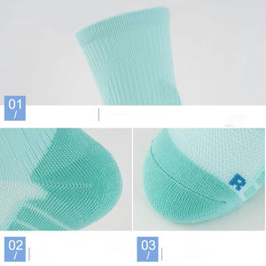 Chaussettes de football de cyclisme de football antidérapantes en coton pour femmes Chaussettes de sport d'automne tricotées avec logo personnalisé - Product Image 4