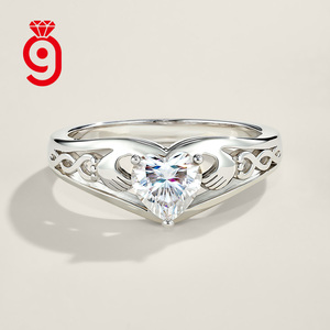 Bague en argent sterling S925 avec cœur Claddagh intemporel et accents de nœud celtique, sertie de moissanite, un cadeau significatif – Nouveauté très prisée - Product Image 3
