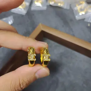 Anting-anting retro emas lingkaran temperamen unik rasa kelas tinggi eksplosif baru