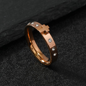 Anelli a Croce in Acciaio Inossidabile Stile Punk Retrò alla Moda, Anelli Classici con Croce 3D e Zirconia Cubica per Donne e Uomini, Idee Regalo - Product Image 2