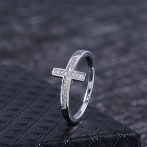 Anello a croce in argento B710 con diamanti naturali taglio brillante rotondo per cerimonie religiose, gioiello unisex - Product Image 3