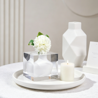 Vase cube moderne en acrylique blanc, petit vase à fleurs de luxe en lucite pour la décoration intérieure, centre de table de mariage, décoration de table