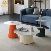 Table basse moderne en marbre naturel avec structure en acier inoxydable, design durable, style luxe léger pour villas, appartements et salons