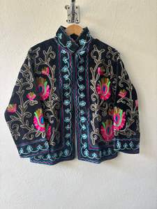 Blouson bomber femme noir brodé de motifs floraux, tricoté, respirant, style ethnique, inspiré de l'art populaire, à manches longues, pour l'hiver - Product Image 2