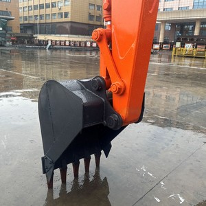 Excavatrice sur chenilles Hitachi ZX70 d'occasion de 7 tonnes, d'origine japonaise, avec cabine climatisée. - Product Image 3