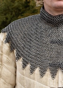 Manto de Obispo Premium con Correas y Hebillas de Cuero, Placa de Acero Histórica Duradera para el Cuello, Diseñada para Exhibiciones - Product Image 2