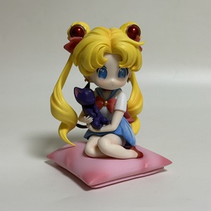 ฟิกเกอร์เซเลอร์มูน ชิบิ อุซากิ ซึคิโนะ ท่าทางนั่ง พร้อมลูน่า แคท ของสะสมตกแต่ง ของเล่นสะสมสำหรับเป็นของขวัญอนิเมะ - Product Image 3