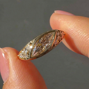 Anillo de compromiso minimalista de lujo con diamante de corte marquesa cultivado en laboratorio, joyería fina para mujer - Product Image 1
