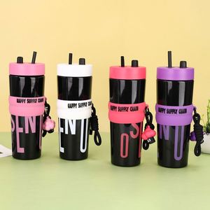 Vente en gros usine : Gobelet sport en verre grande capacité, design élégant, avec paille et cordon, tendance pour filles, pour café et boissons, idéal comme cadeau - Product Image 3