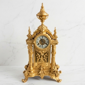 Horloge de table/pendule de style antique européen, dorée à l'or fin, réveil baroque/victorien, avec mécanisme à goupille de 15 jours - Product Image 1