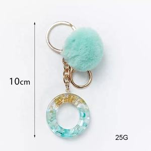LLavero con letras de pompón <span class=keywords><strong>verde</strong></span>, llavero con alfabeto inglés, accesorio para espejo de coche de resina degradado brillante, abalorios para <span class=keywords><strong>bolso</strong></span> de mujer - Product Image 5