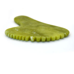 Piedra de Jade Xiuyan con forma de corazón verde, Gua Sha, herramientas de masaje, raspado de Guasha con dientes, logotipo personalizado, caja, nuevo, barato - Product Image 4