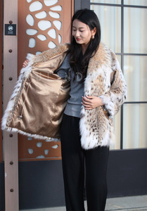 <span class=keywords><strong>Manteau</strong></span> de fourrure motif léopard à grand col de haute qualité <span class=keywords><strong>manteau</strong></span> de fourrure de lynx russe <span class=keywords><strong>court</strong></span> <span class=keywords><strong>manteau</strong></span> de vison en fourrure de lynx pour femmes avec ficelle réglable - Product Image 2