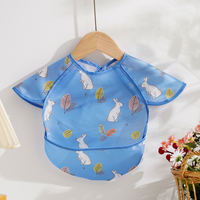 Bavoir pour enfants en polyester imperméable léger et mignon avec poche pliable, facile à nettoyer, avec fermeture à boucle et crochets, pour un usage quotidien