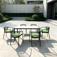 Ensemble de salle à manger d'extérieur contemporain, structure en aluminium, chaise et table légères et durables, coussins imperméables pour jardin, parc, villa