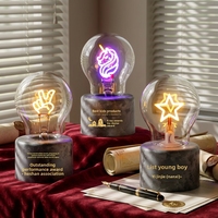 Lampe de table LED créative à filament souple, style trophée vintage, pour chambre à coucher, chevet, comptoir, bureau, ambiance d'anniversaire et expression de personnalité