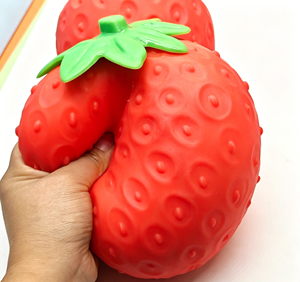 Jouet Squishy en TPR de 16 cm, grande fraise rouge fourrée à la farine, simulation de <span class=keywords><strong>fruit</strong></span>, <span class=keywords><strong>anti</strong></span>-<span class=keywords><strong>stress</strong></span>, à remontée lente, ornement de bureau - Product Image 2