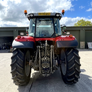 รถแทรกเตอร์ฟาร์ม Massey Ferguson 6718S สีแดง ขับเคลื่อน 4 ล้อ ระบบเกียร์  ประสิทธิภาพสูง - Product Image 4