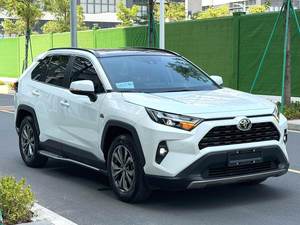 Toyota RAV4 2.0L CVT SUV Usado 2023 – Edición Platino 20 Aniversario, SUV Japonés Espacioso para Exportación - Product Image 3