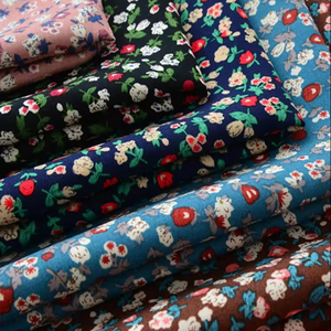 Tessuto floreale in Rayon di viscosa sottile e leggero traspirante per abiti estivi - Product Image 6