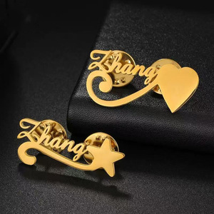 Spilla da matrimonio di lusso in acciaio inossidabile, personalizzabile con nome in inglese, distintivo personalizzato, spilla fissa, spilla cava universale, su ordinazione - Product Image 6