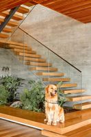 Kit d'escalier flottant préfabriqué à cantilever avec support mural pré-soudé, marches en chêne et système de garde-corps en verre