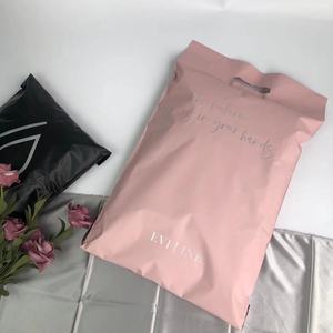 Bolsas de Correo de Burbujas de Polietileno Negras y Rosas con Logotipo Plateado Impreso, Embalaje de Lujo Termosellado para Uso Postal y de Mensajería - Product Image 6