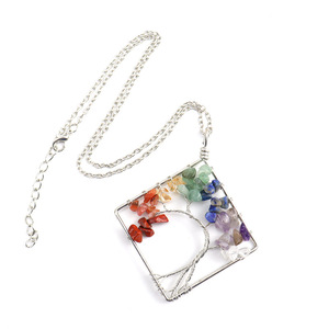Collana con pendente curvo a forma di albero della vita in cristallo di pietra naturale colorata N08 fresca e dolce - Product Image 5