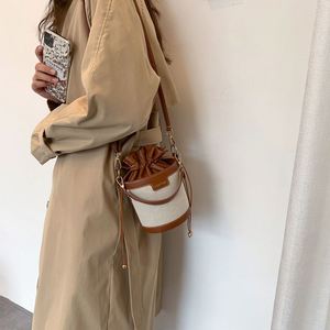 Sac à bandoulière pour femme en cuir PU brun 2025, sac seau en toile à panneaux, élégant et tendance, sac à main polyvalent - Product Image 3