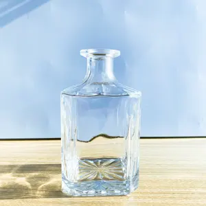 중국 최고의 판매 botella redonda cristal 사용 스크류 캡 유리 데킬라 병 블랙 보드카 병 도매