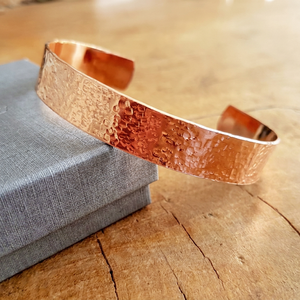Bracelet manchette en cuivre pur fait main, estampé, en métal massif, artisanat de cuivre martelé, bijoux de guérison pour hommes et femmes, OEM simple - Product Image 1