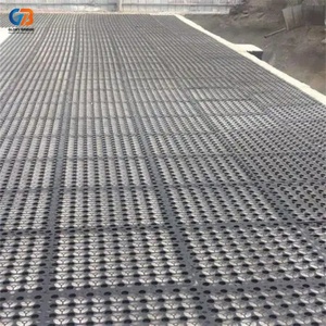 Planche <span class=keywords><strong>de</strong></span> drainage hautement résistante aux perforations et à <span class=keywords><strong>la</strong></span> corrosion, adaptée au renforcement du drainage des talus routiers. - Product Image 2