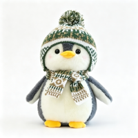 Peluche pingouin mignon avec bonnet et écharpe tricotés, poupée pingouin en peluche douce, cadeau de Noël et de l'hiver OEM ODM