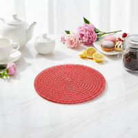 Nouveauté : Sets de table colorés en plastique PP tissé écologique de marque Yichuan, épaisseur 1 cm, options de diamètre pour la décoration de table à manger