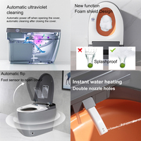 WC intelligent monobloc en céramique avec siège chauffant, chasse d'eau automatique à capteur au pied, télécommande et design allongé – Collection Sanitaire Moderne