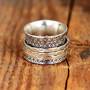 Anello Vintage con Texture Floreale per Donne, Design a Sei Petali, Elegante Gioiello Retrò per Uso Quotidiano e Feste, Idea Regalo - Product Image 5
