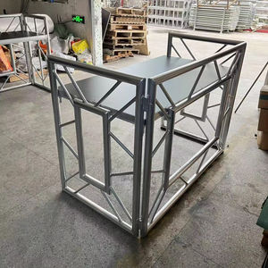 NewStyle & New Trend GT Truss Ground Support con cuatro torres que consisten en una estructura triangular y cuadrada - Product Image 2