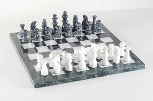 Plateau de jeu d'échecs de luxe en marbre fait main et au design personnalisé, jeu Moo Peg, ensemble d'échecs en marbre noir et blanc de 16 pouces - Product Image 2