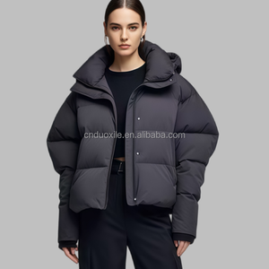 Piumino da <span class=keywords><strong>Donna</strong></span> ODM 90% Piuma d'Oca Bianca, Giacca Invernale Corta Imbottita <span class=keywords><strong>Oversize</strong></span> con Collo Grande, Grigio Antracite, Personalizzabile OEM - Product Image 3