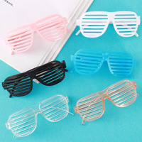 Lunettes de soleil miniatures pour animaux de compagnie, protection UV, tendance, style œil de chat, accessoires décoratifs et protecteurs pour animaux