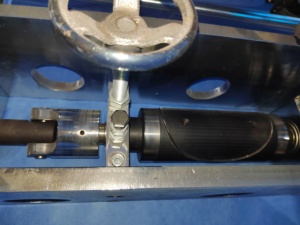 Machine de fabrication de blouse chirurgicale non tissée ultrasonique jetable entièrement automatique vêtements de médecin hospitalier combinaison de protection - Product Image 4
